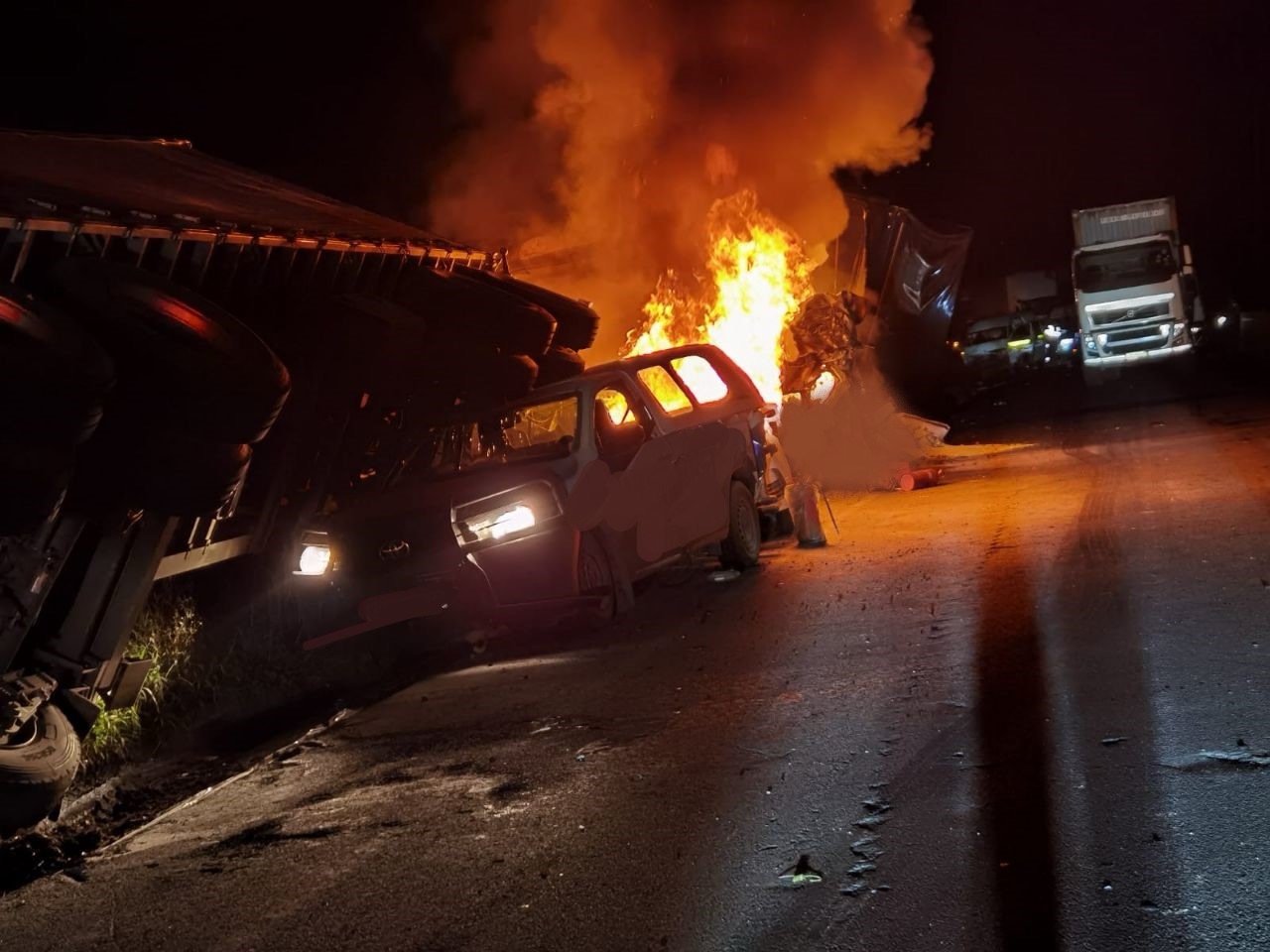10 killed after taxi catches fire in horrific N2 crash near Mtubatuba